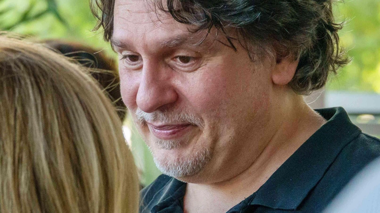 L’aperitivo organizzato dalla famiglia al Pin del Centro Allende. Momenti di commozione quando il maestro è apparso in un video. Tanti amici, curatori e critici hanno portato la loro testimonianza. L’aperitivo organizzato dalla famiglia al Pin del Centro Allende. Momenti di commozione quando il maestro è apparso in un video. Tanti amici, curatori e critici hanno portato la loro testimonianza.