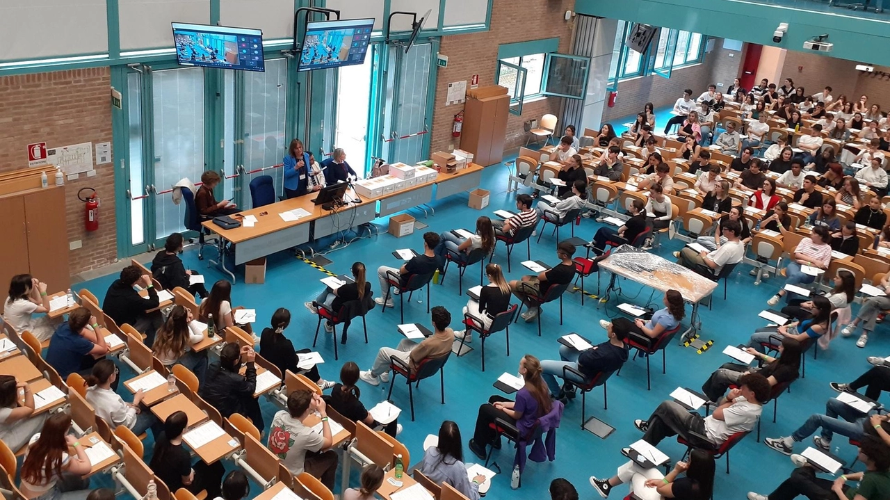 I candidati ammessi a sostenere il test di ingresso sono suddivisi in una decina di aule allestite all’interno del complesso didattico San Niccolò I candidati ammessi a sostenere il test di ingresso sono suddivisi in una decina di aule allestite all’interno del complesso didattico San Niccolò