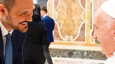 Baroncini stringe la mano al Papa