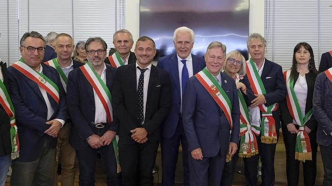 Festa ieri mattina in sala consiliare per la consegna delle onorificenze. Il governatore: "Così si arricchisce il mio rapporto con la Lunigiana". Festa ieri mattina in sala consiliare per la consegna delle onorificenze. Il governatore: "Così si arricchisce il mio rapporto con la Lunigiana".