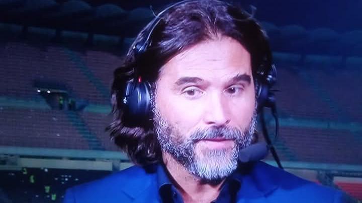 Il bar dello sport sul fiume, campioni e giornalisti a confronto sotto le stelle Il bar dello sport sul fiume, campioni e giornalisti a confronto sotto le stelle