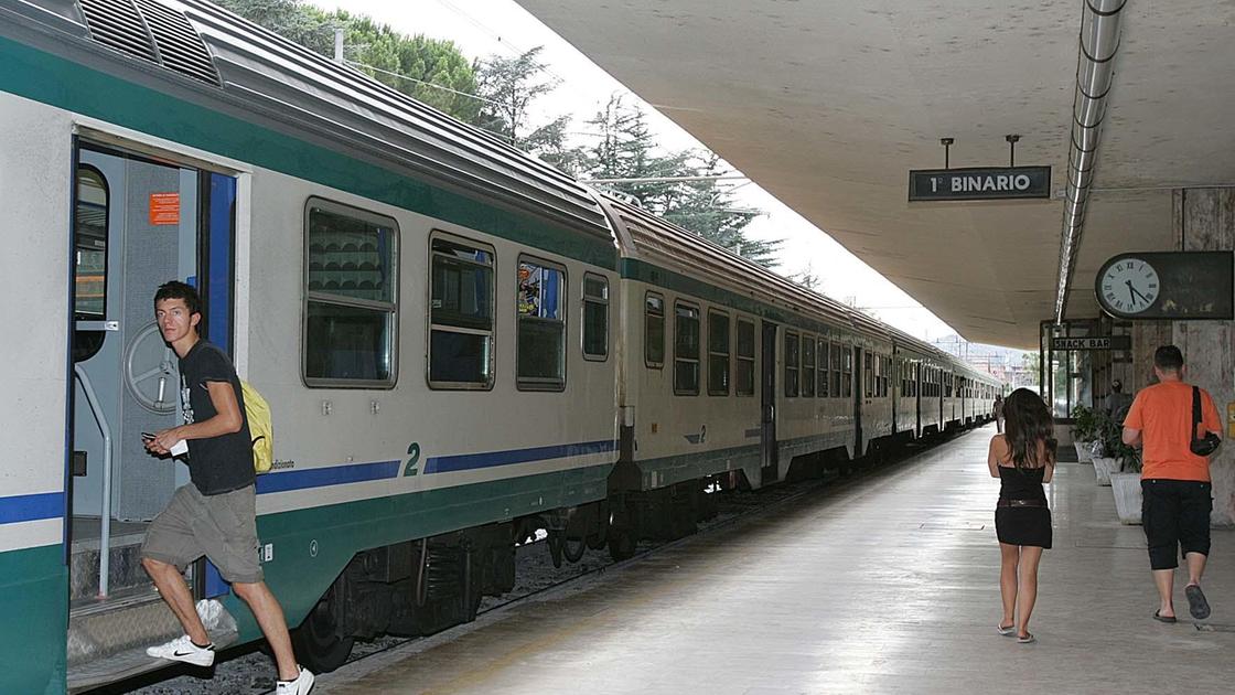 Treni, i lavori solo a metà. Presto il secondo binario . Ma si ferma a Montecatini Treni, i lavori solo a metà. Presto il secondo binario . Ma si ferma a Montecatini