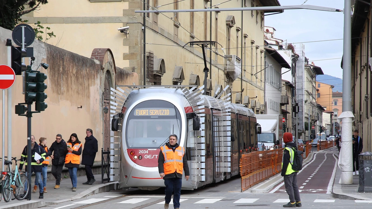 Prove tecniche per un convoglio della tramvia. Non è esente da intoppi il percorso che porterà alla nuova linea