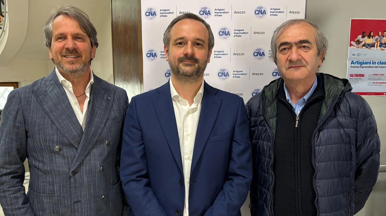 Livio Sassolini (al centro) con i suoi vice, Leonardo Marinelli a sx e Massimo Foni a dx
