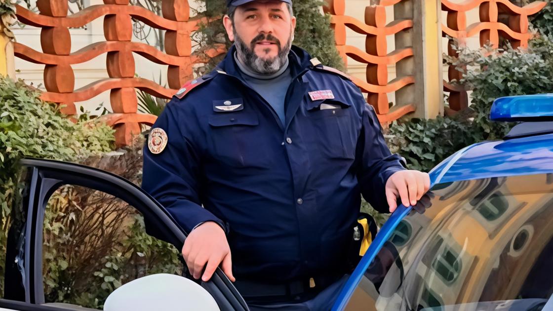 https://www.lanazione.it/image-service/view/acePublic/alias/contentid/ZWZiNjFiZTEtOGEyOS00/0/muore-mentre-va-a-lavoro-trovato-dagli-automobilisti-sulla-corsia-demergenza-antonio-aveva-53-anni.jpeg?f=16:9&w=1200&h=630
