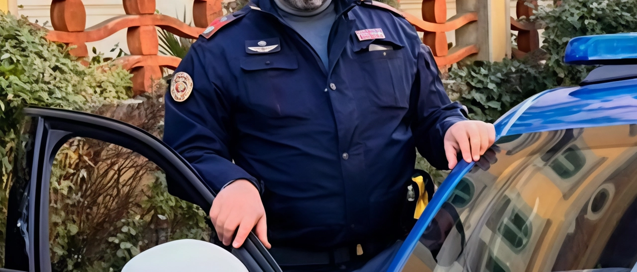 Muore mentre va a lavoro. Trovato dagli automobilisti sulla corsia d’emergenza. Antonio aveva 53 anni