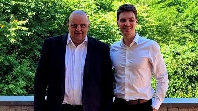 Il primo cittadino Filippo Bellesi con il magnate norvegese Erik Sture Larre Il primo cittadino Filippo Bellesi con il magnate norvegese Erik Sture Larre