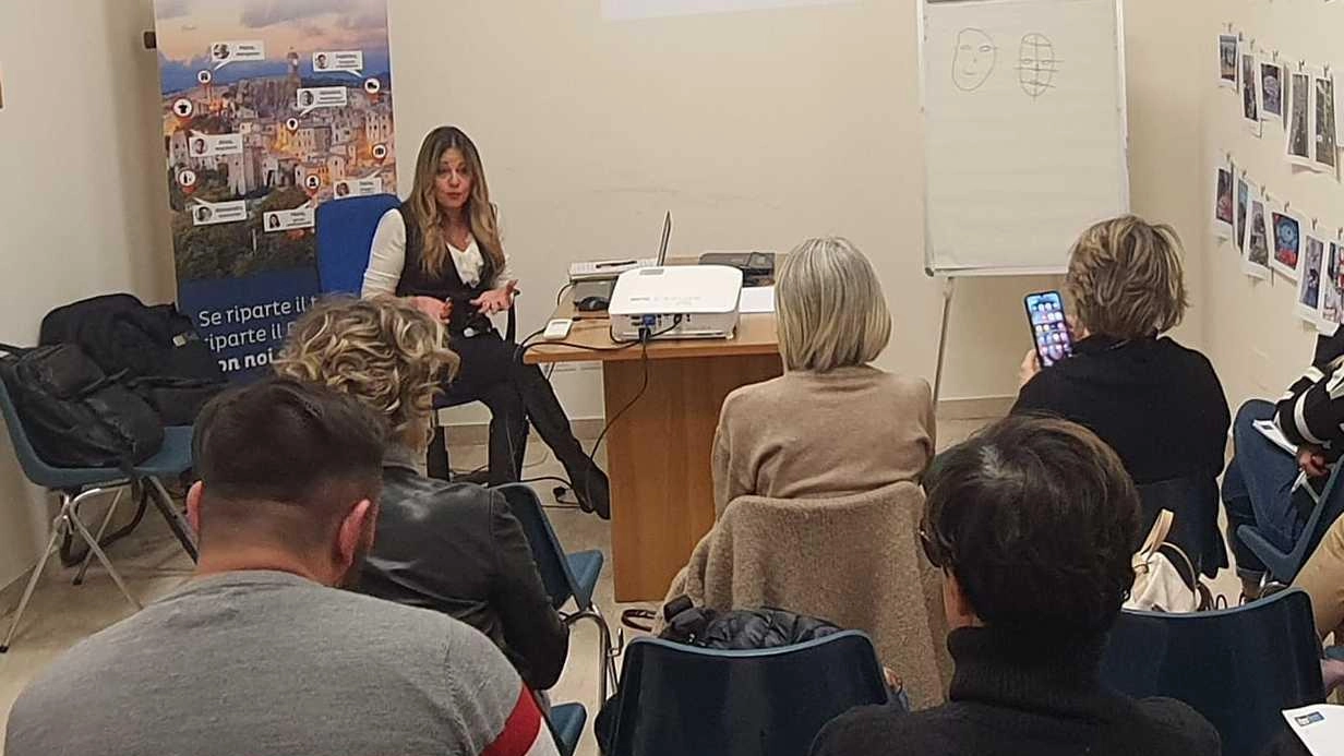 Quello di Castiglione del Lago sarà un altro Natale indimenticabile: anche i commercianti si preparano a vivere le festività tra iniziative ed eventi Quello di Castiglione del Lago sarà un altro Natale indimenticabile: anche i commercianti si preparano a vivere le festività tra iniziative ed eventi