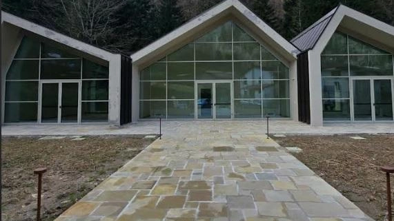 Oggi il nuovo plesso della scuola Martiri di Mulina (demolita e ricostruita ex novo) è un modello architettonico apprezzato anche dagli altri enti Oggi il nuovo plesso della scuola Martiri di Mulina (demolita e ricostruita ex novo) è un modello architettonico apprezzato anche dagli altri enti