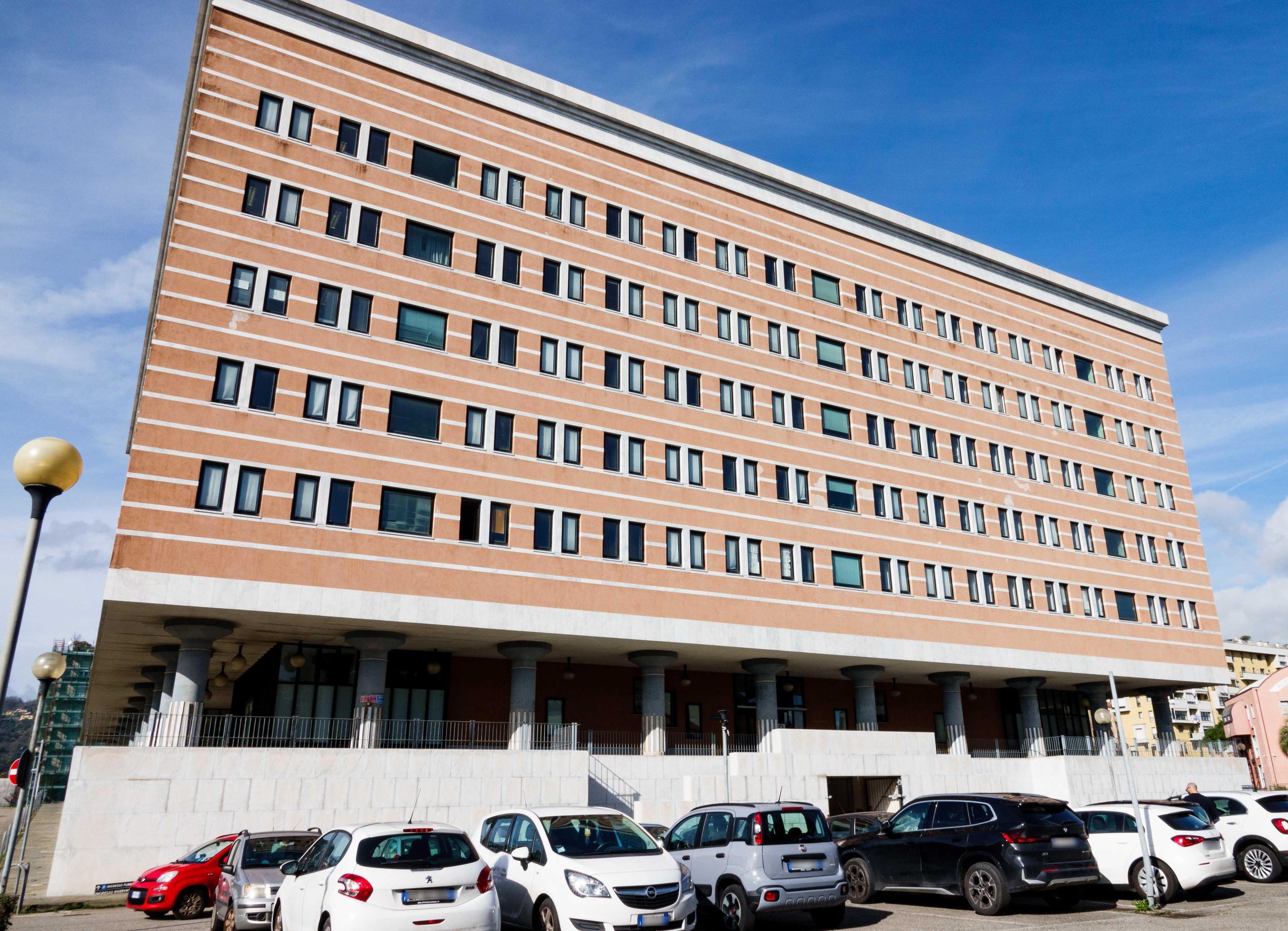 Molestie alle studentesse. Il collaboratore scolastico ottiene il giudizio abbreviato Molestie alle studentesse. Il collaboratore scolastico ottiene il giudizio abbreviato