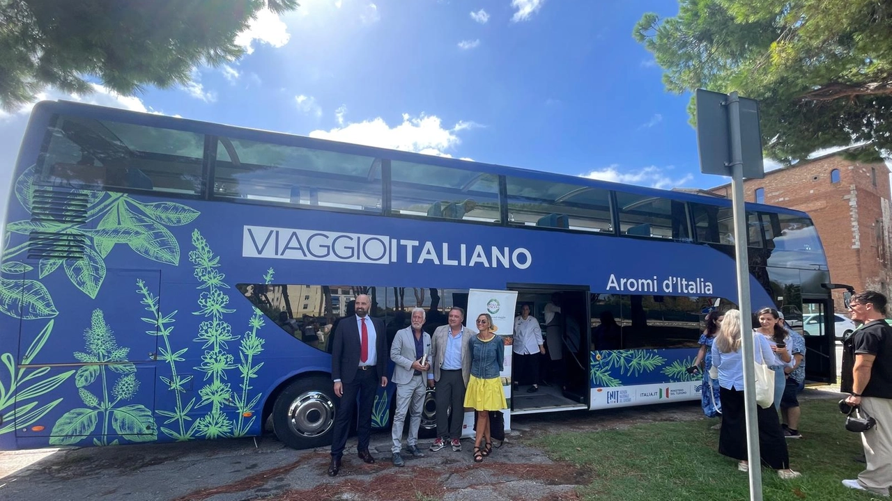 Le autorità alla partenza dal Museo delle Navi Antiche