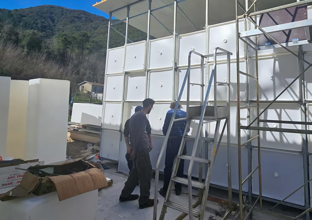 lavori al cimitero si spostano i feretri