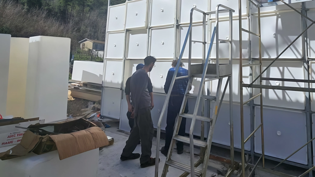 La realizzazione di nuovi loculari aumenterà le attuali disponibilità del cimitero, portandole da circa novanta a 105 posti La realizzazione di nuovi loculari aumenterà le attuali disponibilità del cimitero, portandole da circa novanta a 105 posti