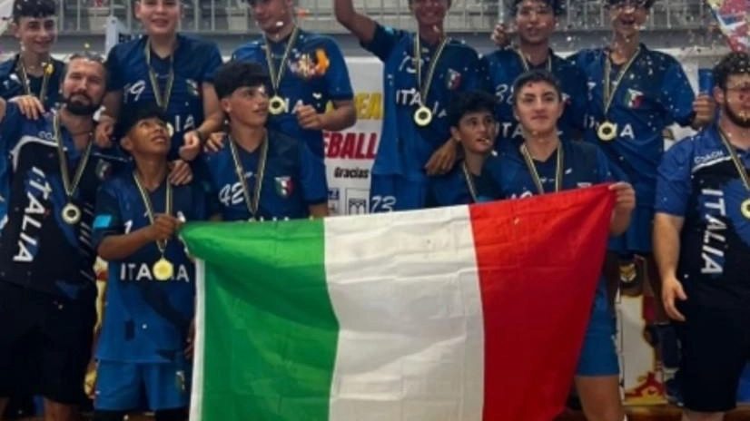 L’Italia Under 15 campione d’Europa con gli empolesi. Cinelli e Filippetti L’Italia Under 15 campione d’Europa con gli empolesi. Cinelli e Filippetti