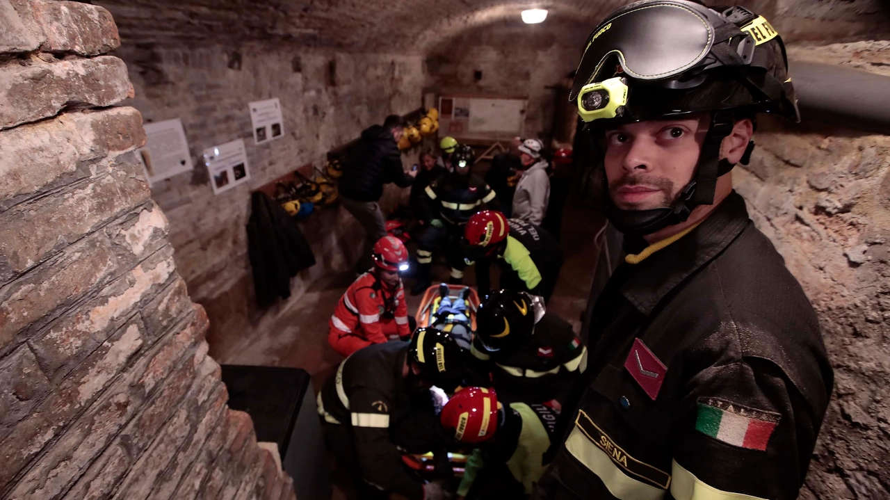 Vigili del fuoco a Siena in una foto di repertorio (foto Paolo Lazzeroni) Vigili del fuoco a Siena in una foto di repertorio (foto Paolo Lazzeroni)