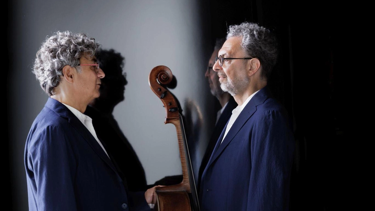 PiCello Bros: i fratelli Francesco e Angelo Pepicello domani sera in via de’ Rossi PiCello Bros: i fratelli Francesco e Angelo Pepicello domani sera in via de’ Rossi