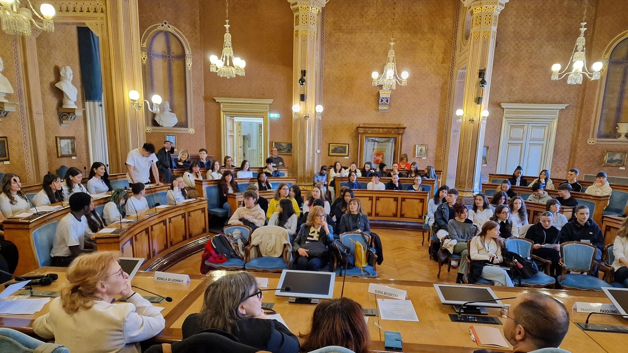 Migliorare la comunicazione, connettersi con il prossimo, attivare una crescita personale. Per gli studenti del Liceo Artistico Bernardino di Betto...