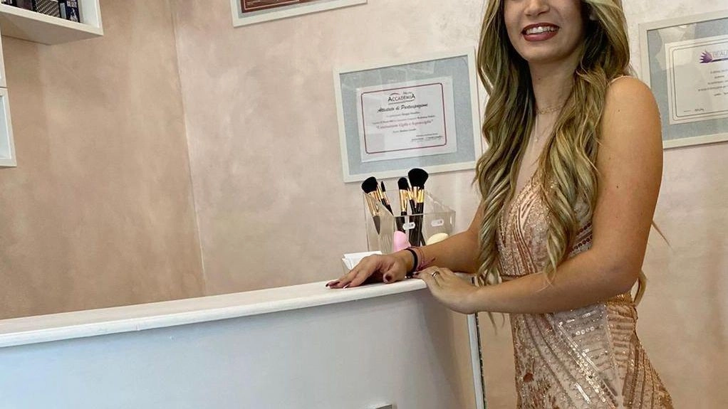 Giorgia Demilito al bancone del suo nuovo negozio Giorgia Demilito al bancone del suo nuovo negozio