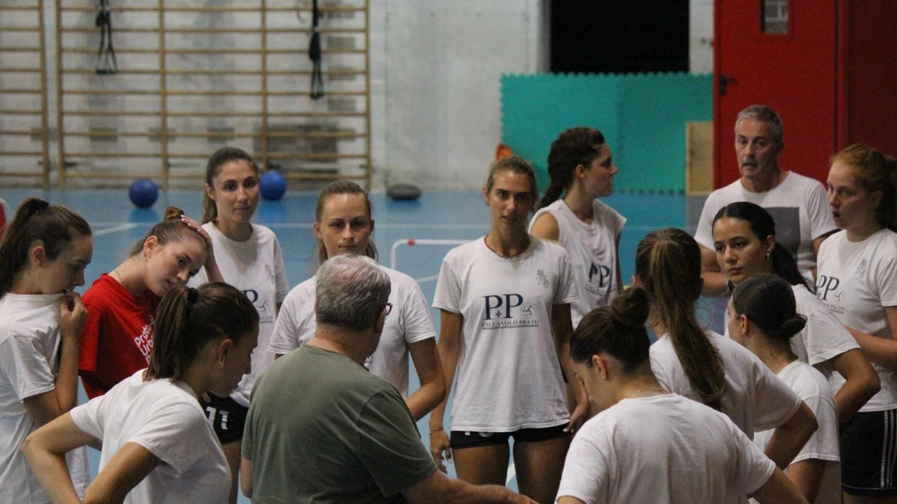 Nuti e le sue ragazze durante gli allenamenti Nuti e le sue ragazze durante gli allenamenti