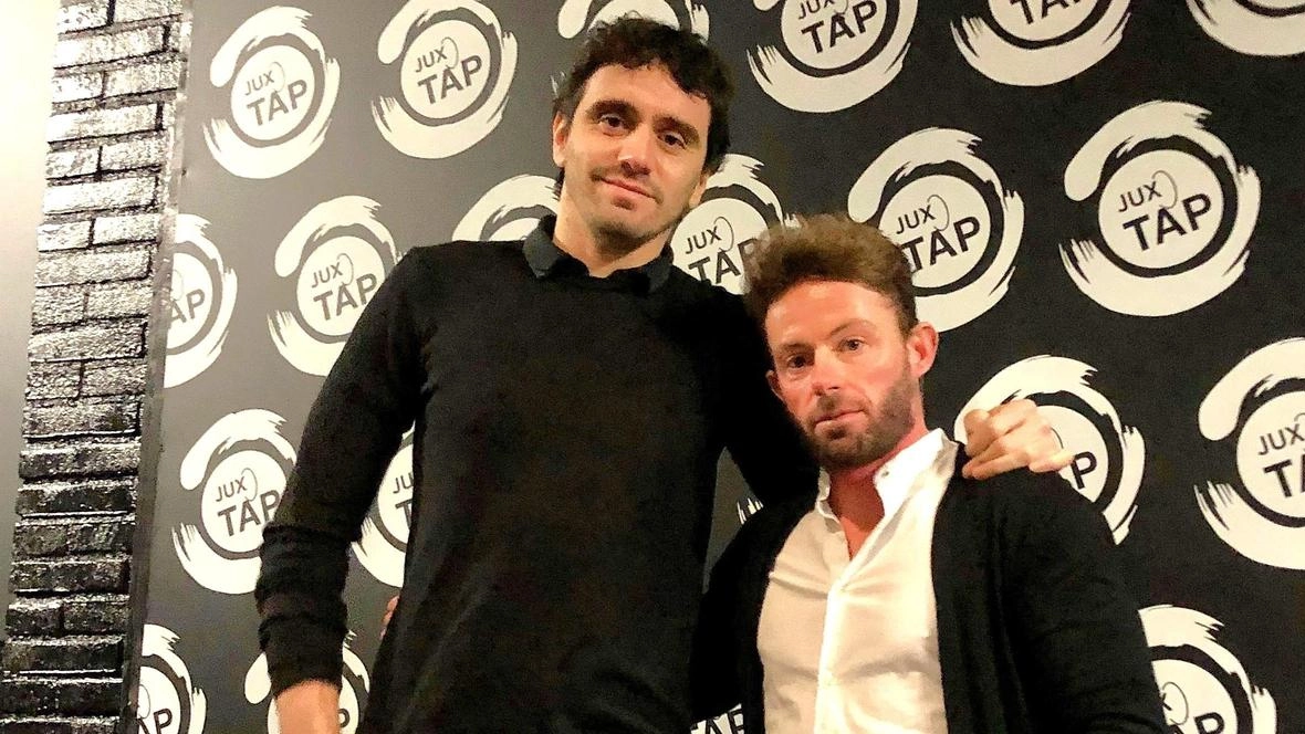 Andrea Tartarini e Cristiano Arpe. hanno festeggiato il ventennale al Jux Tap di Sarzana con Jerry Calà Andrea Tartarini e Cristiano Arpe. hanno festeggiato il ventennale al Jux Tap di Sarzana con Jerry Calà