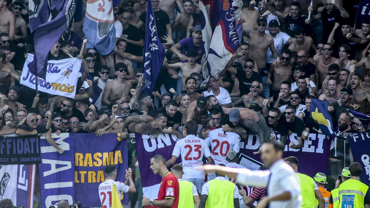 I tifosi viola in trasferta al Gewiss Stadium di Bergamo, l’impianto oggi di proprietà dell’Atalanta I tifosi viola in trasferta al Gewiss Stadium di Bergamo, l’impianto oggi di proprietà dell’Atalanta