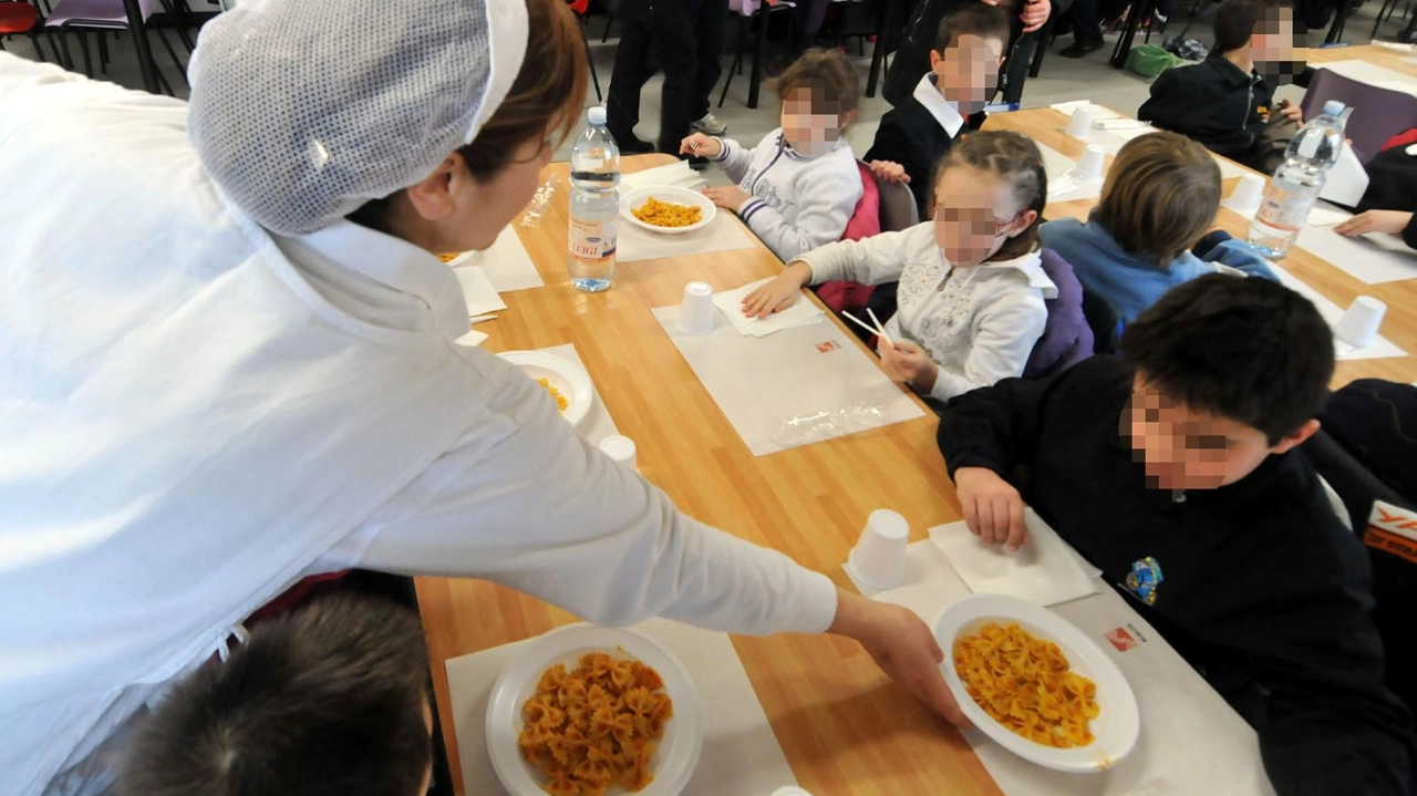 La gestione per 12 anni delle cucine scolastiche farà risparmiare il Comune . Il bando sulla base della proposta dell’attuale gestore A. Gazzoli e Soci Srl. La gestione per 12 anni delle cucine scolastiche farà risparmiare il Comune . Il bando sulla base della proposta dell’attuale gestore A. Gazzoli e Soci Srl.