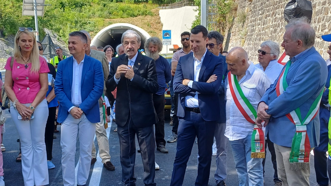 Un momento del passaggio delle autorità Un momento del passaggio delle autorità