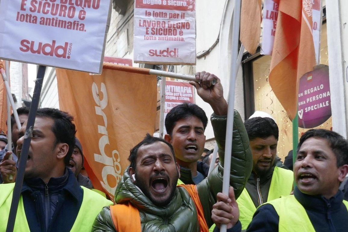 Sudd Cobas e operai in corteo : "Ora Prato insorga per la legalità"