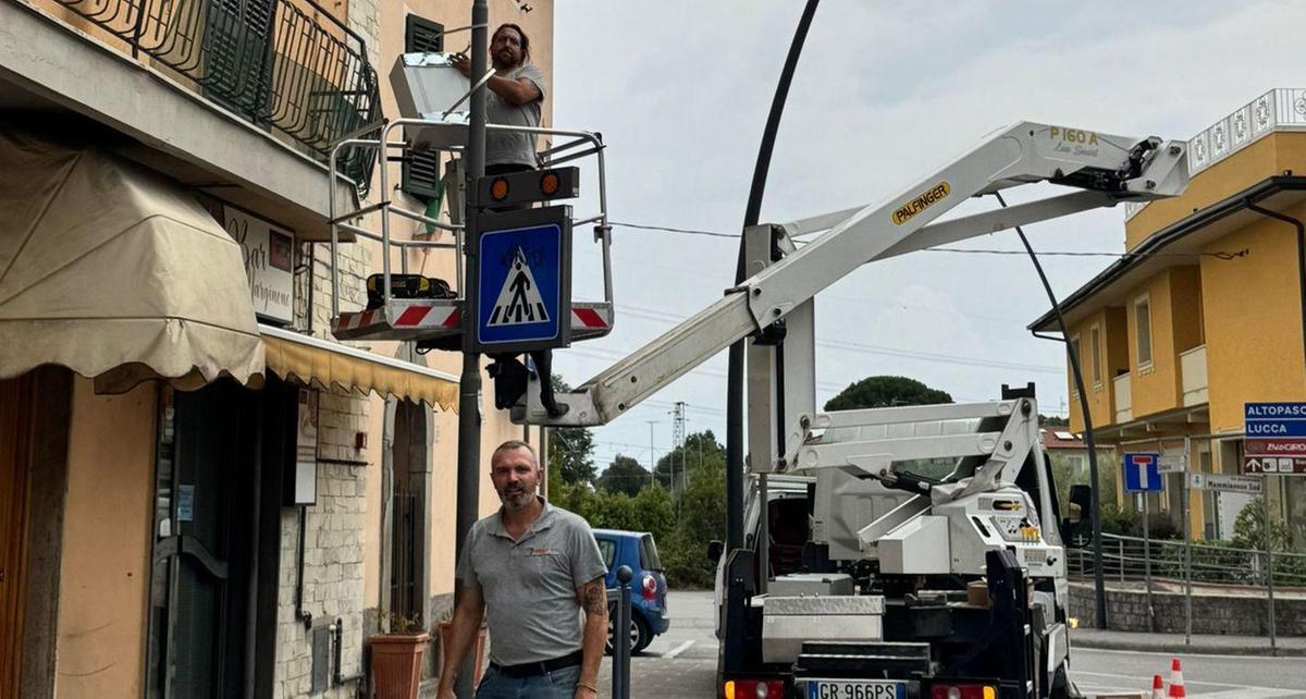 https://www.lanazione.it/image-service/view/acePublic/alias/contentid/ZjAzMWRiODAtZTQyZS00/0/trenta-nuove-telecamere-altopascio-e-piu-sicura.jpeg?f=1.91:1&w=1200