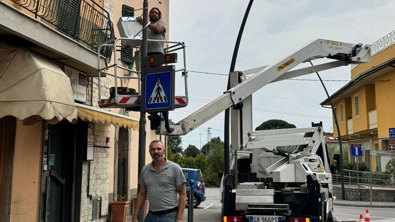 Iniziata l’installazione entro la fine di settembre il sistema sarà attivo. D’Ambrosio: “Fase concreta di un investimento per la sicurezza urbana“. Iniziata l’installazione entro la fine di settembre il sistema sarà attivo. D’Ambrosio: “Fase concreta di un investimento per la sicurezza urbana“.
