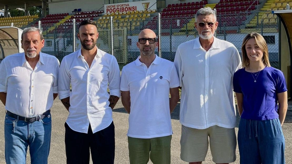 Mister Federico Barontini, al centro nella foto, insieme con gli effettivi dello staff tecnico e dell’équipe sanitaria Mister Federico Barontini, al centro nella foto, insieme con gli effettivi dello staff tecnico e dell’équipe sanitaria