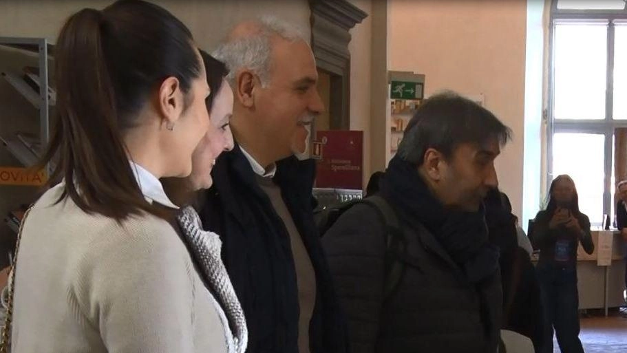 Due giorni di colloqui e curriculum con il progetto di ’Informagiovani’ "Servizio utile e concreto che segue l’esperienza positiva di Gubbio Job". Due giorni di colloqui e curriculum con il progetto di ’Informagiovani’ "Servizio utile e concreto che segue l’esperienza positiva di Gubbio Job".