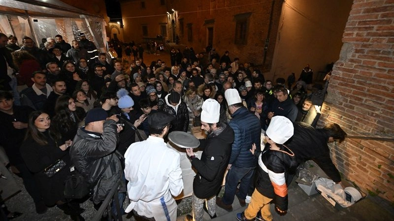 Tanta gente alla risottata Tanta gente alla risottata