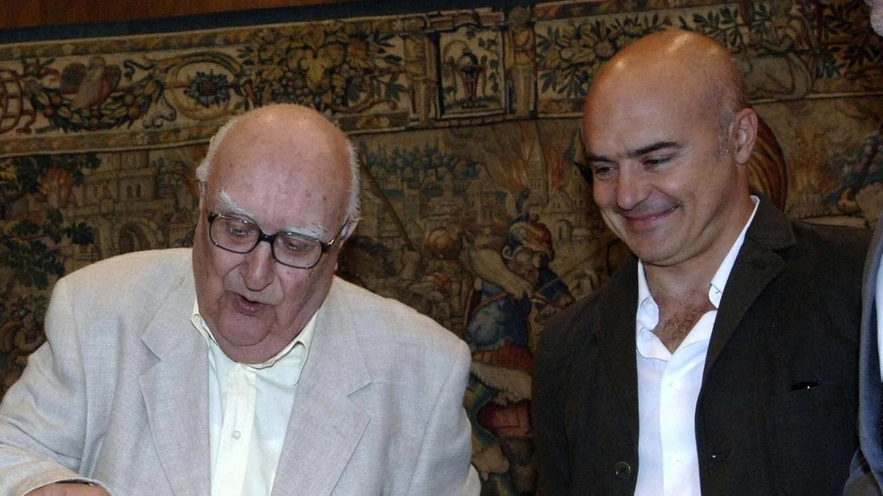 In alto Gabbanini con la vedova Camilleri; sopra lo scrittore con l’attore Zingaretti In alto Gabbanini con la vedova Camilleri; sopra lo scrittore con l’attore Zingaretti