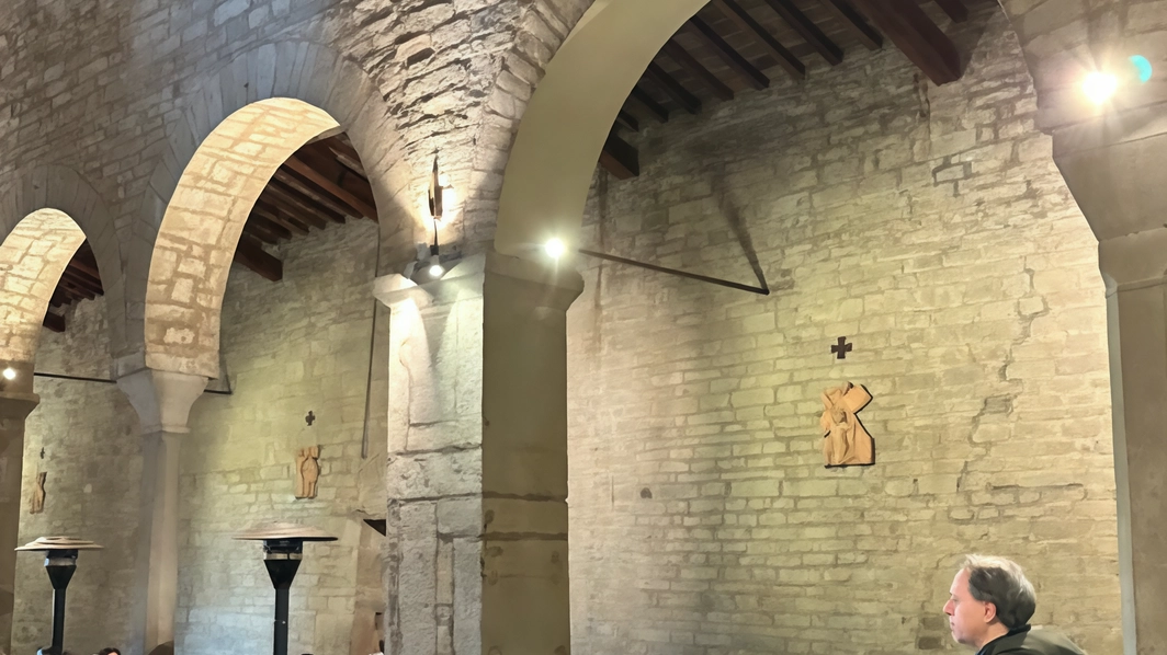 La Pieve di Metelliano rappresenta un nodo strategico nella rete dei cammini storici ed è già raggiunta da percorsi come la via Lauretana, la via di San Francesco e la via romea Germanica