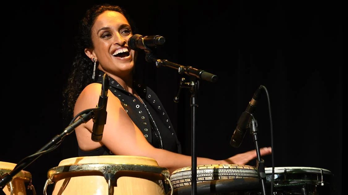 A Orbetello il 6 settembre, nella meravigliosa terrazza sulla Laguna della ex Polveriera Guzman, concerto da non perdere della cantautrice israeliana Noa A Orbetello il 6 settembre, nella meravigliosa terrazza sulla Laguna della ex Polveriera Guzman, concerto da non perdere della cantautrice israeliana Noa