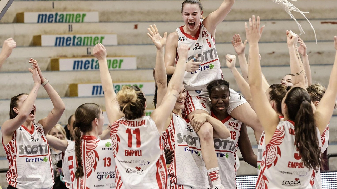 I festeggiamenti dell’Use Rosa per la vittoria della Coppa Italia 2024-‘25 di A2 I festeggiamenti dell’Use Rosa per la vittoria della Coppa Italia 2024-‘25 di A2