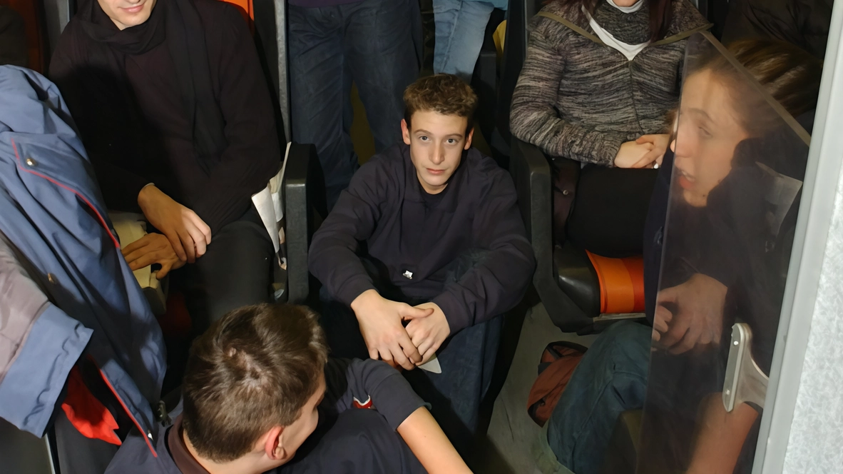 Nuova odissea sui binari per i viaggiatori del Valdarno "Fermi per decine di minuti con giustificazioni false". Nuova odissea sui binari per i viaggiatori del Valdarno "Fermi per decine di minuti con giustificazioni false".