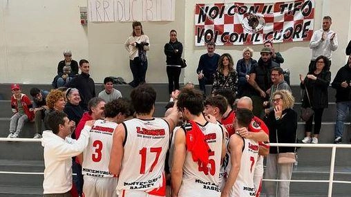 Weekend vincente per le squadre di Divisione Regionale 1: il Cmb Valbisenzio Vaiano e la Montemurlo Basket conquistano importanti vittorie e si confermano ai vertici della classifica. Weekend vincente per le squadre di Divisione Regionale 1: il Cmb Valbisenzio Vaiano e la Montemurlo Basket conquistano importanti vittorie e si confermano ai vertici della classifica.