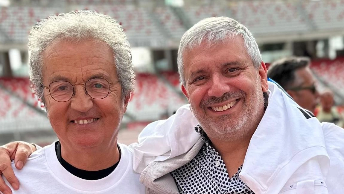 Giancarlo Freggia con Giuseppe Corrado festeggiano in campo a Bari la promozione nerazzurra Giancarlo Freggia con Giuseppe Corrado festeggiano in campo a Bari la promozione nerazzurra