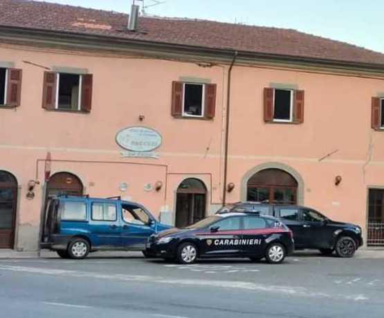 https://www.lanazione.it/image-service/view/acePublic/alias/contentid/ZjE4ODQ0NTMtN2EzMy00/0/rissa-in-strada-tra-migranti-paura-davanti-al-centro-spunta-anche-un-coltello.jpeg
