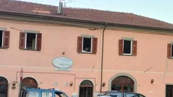 Alcuni residenti che erano nelle vicinanze hanno visto chiaramente la dinamica dello scontro e avvertito i carabinieri che hanno mandato immediatamente due pattuglie, poi sono arrivati anche i vigili del fuoco Alcuni residenti che erano nelle vicinanze hanno visto chiaramente la dinamica dello scontro e avvertito i carabinieri che hanno mandato immediatamente due pattuglie, poi sono arrivati anche i vigili del fuoco