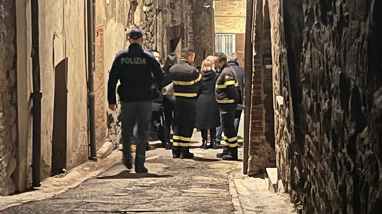 Le forze dell'ordine intervenute sul posto (Foto Crocchioni)