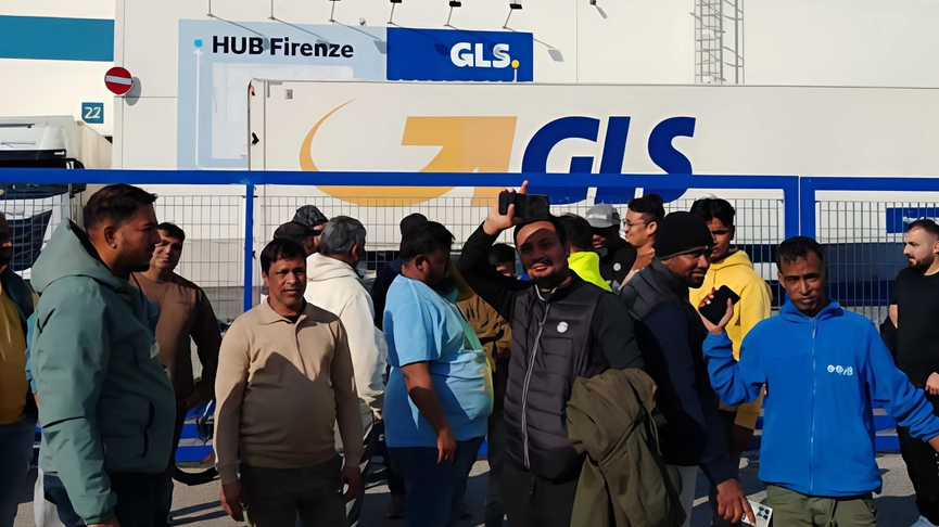 Sciopero dei facchini della Gls a Campi e in altri Hub del nord Italia per rivendicare aumenti salariali e migliori condizioni lavorative. Sindacati e lavoratori uniti nella protesta contro l'azienda. Sciopero dei facchini della Gls a Campi e in altri Hub del nord Italia per rivendicare aumenti salariali e migliori condizioni lavorative. Sindacati e lavoratori uniti nella protesta contro l'azienda.