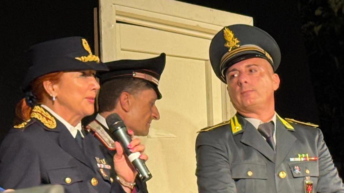 Le forze dell’ordine hanno spiegato al pubblico presente quali possono essere le potenziali trappole che i truffatori tentano di mettere in atto Le forze dell’ordine hanno spiegato al pubblico presente quali possono essere le potenziali trappole che i truffatori tentano di mettere in atto