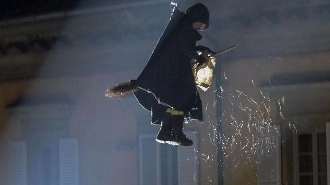 CITTA’ DI CASTELLO – La Befana volante fra i monumenti simbolo della città. Appuntamento confermato con la Befana dei "pompieri",... CITTA’ DI CASTELLO – La Befana volante fra i monumenti simbolo della città. Appuntamento confermato con la Befana dei "pompieri",...
