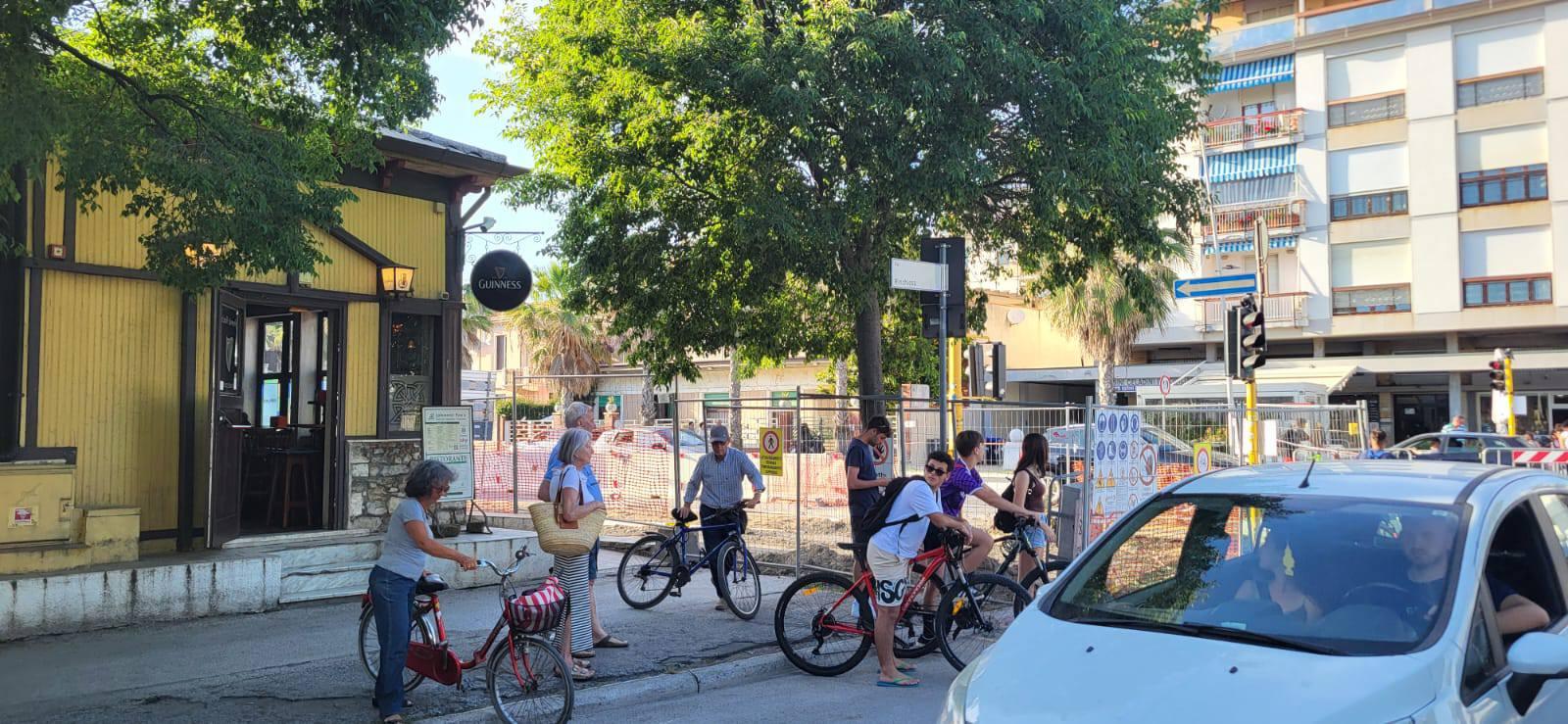 Marina di Carrara, il disastro attende l’estate: operatori infuriati per i cantieri