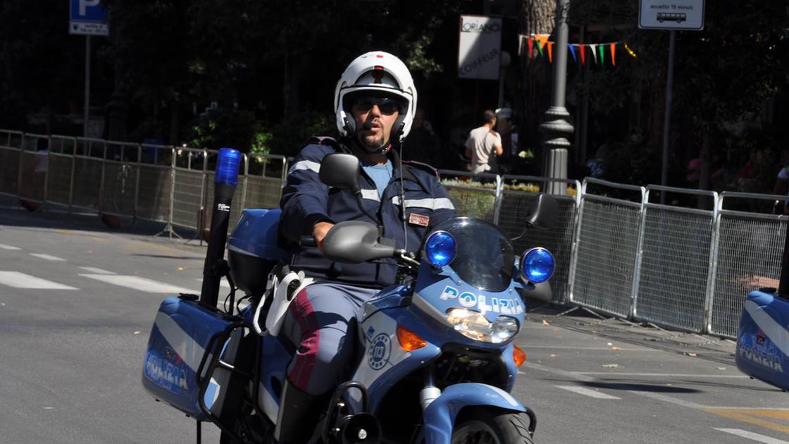 poliziotto muore mentre va al lavoro si sente male alla guida dramma in superstrada da Lanazione.it poliziotto muore mentre va al lavoro si sente male alla guida dramma in superstrada