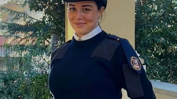 Benedetta Bertolini si è diplomata in conduzione del mezzo navale al nautico ’Fiorillo’ Benedetta Bertolini si è diplomata in conduzione del mezzo navale al nautico ’Fiorillo’