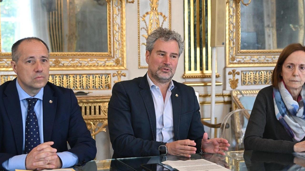 Da sinistra: l’assessore Bruni, il sindaco Pardini e la funzionaria Ilaria Lucchesi Da sinistra: l’assessore Bruni, il sindaco Pardini e la funzionaria Ilaria Lucchesi